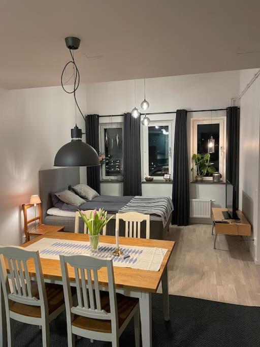 Newly Built Bright Apartment, Close To Everything If You Want To Visit Stockholm, You Will Find The Perfect Accommodation Here! Ferry Line 80 Makes It Very Convenient And Easy To Get To The City Center Nacka Exterior foto