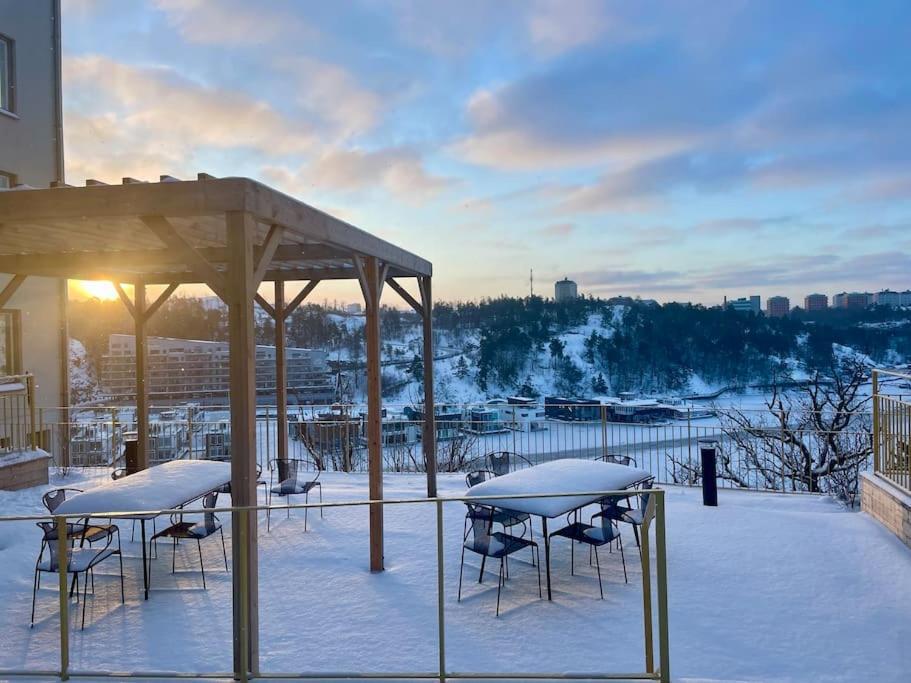 Newly Built Bright Apartment, Close To Everything If You Want To Visit Stockholm, You Will Find The Perfect Accommodation Here! Ferry Line 80 Makes It Very Convenient And Easy To Get To The City Center Nacka Exterior foto