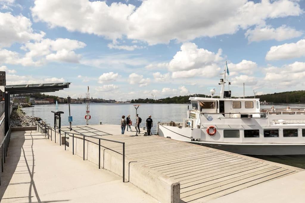 Newly Built Bright Apartment, Close To Everything If You Want To Visit Stockholm, You Will Find The Perfect Accommodation Here! Ferry Line 80 Makes It Very Convenient And Easy To Get To The City Center Nacka Exterior foto