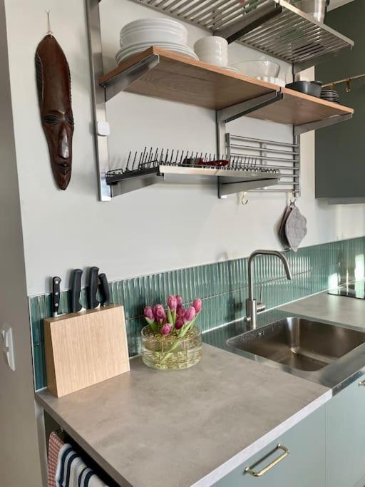 Newly Built Bright Apartment, Close To Everything If You Want To Visit Stockholm, You Will Find The Perfect Accommodation Here! Ferry Line 80 Makes It Very Convenient And Easy To Get To The City Center Nacka Exterior foto